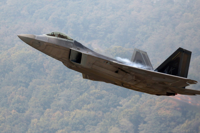 “日 차세대전투기, 美 록히드마틴과 F-22기반으로 공동개발”