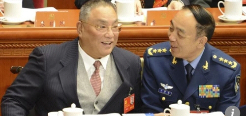 덩샤오핑의 장남 덩푸팡(왼쪽)/SCMP 캡처, AFP 제공 =연합뉴스