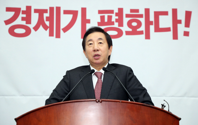 김성태 자유한국당 원내대표가 30일 오후 국회에서 열린 의원총회에서 발언하고 있다. /연합뉴스