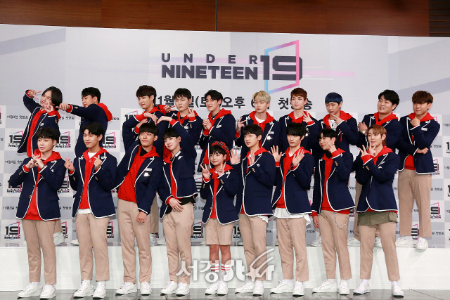 언더나인틴 랩팀이 MBC 오디션 프로그램 ‘언더 나인틴(Under Nineteen)’ 제작발표회에 참석해 포토타임을 갖고 있다.