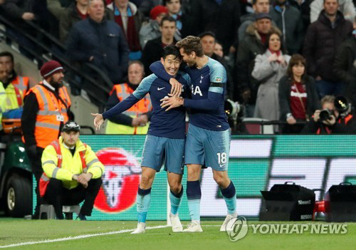 손흥민, 10경기 만에 멀티골 '드디어 터졌다'