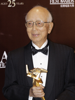‘홍콩 영화계 대부’ 레이먼드 초우 별세…향년 91세