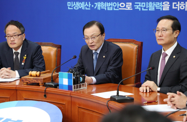 더불어민주당 이해찬 대표가 5일 오전 국회에서 열린 최고위원회의에서 발언하고 있다./연합뉴스