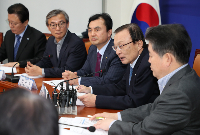 7일 오전 국회에서 열린 전국 시ㆍ도당위원장 연석회의에서 이해찬 더불어민주당 대표가 발언하고 있다./연합뉴스