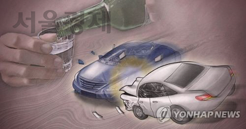 경찰은 7일 면허도 없이 훔친 차로 음주운전을 한 A씨를 체포했다./연합뉴스