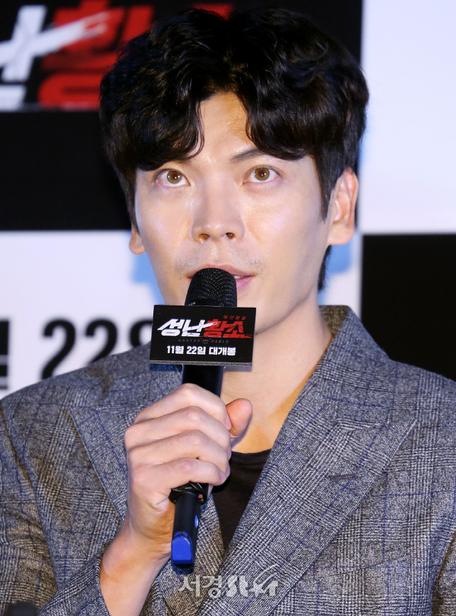 배우 김성오가 8일 오후 서울 중구 메가박스 동대문에서 열린 영화 ‘성난황소‘ 언론시사회에 참석하고 있다.