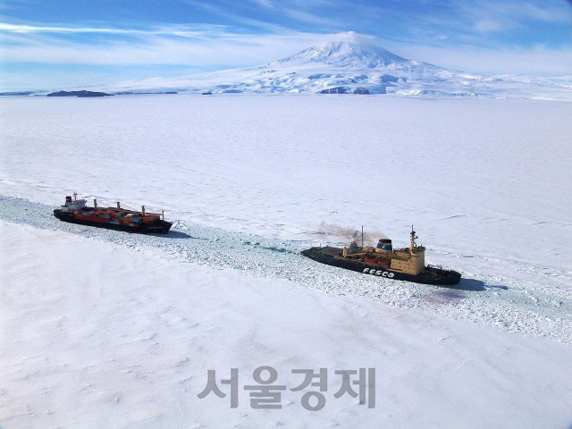 [권홍우 선임기자의 무기 이야기] '얼음 녹은 북극항로 선점'…사령부 창설에 쇄빙전투함도 등장