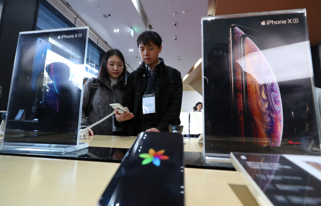 비싼 가격에 주춤?…'아이폰XS' 첫주 판매량 전작의 60%