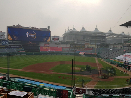 ‘2018 프로야구 한국시리즈’가 진행 중인 SK행복드림구장 전경./연합뉴스