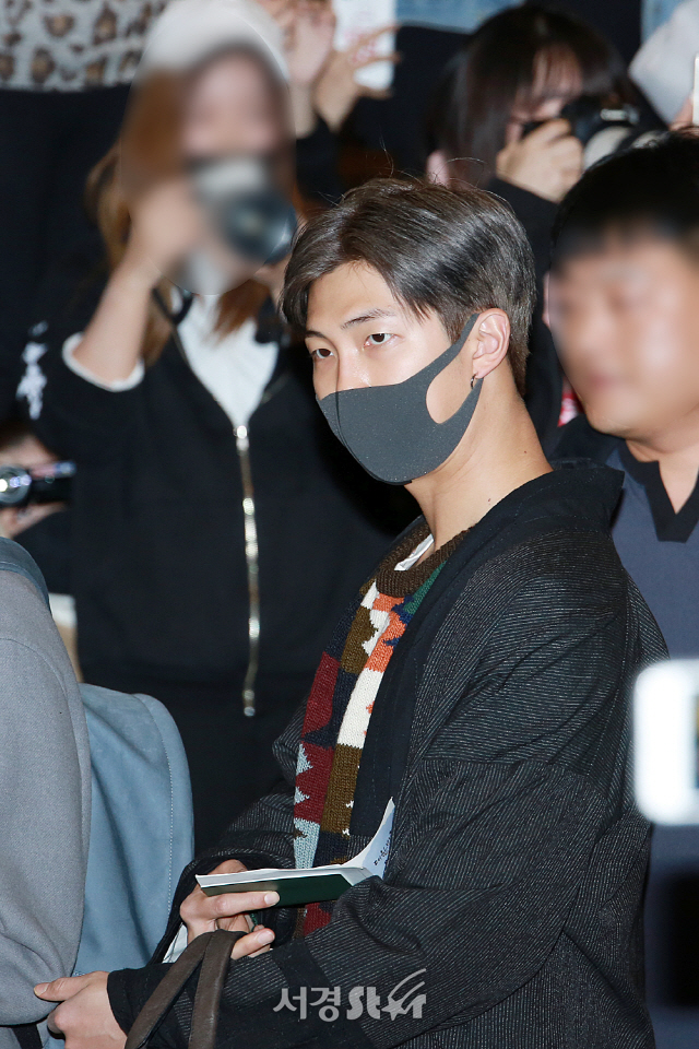 [Picture/Media] BTS at Gimpo Airport Heading to Japan [181110]