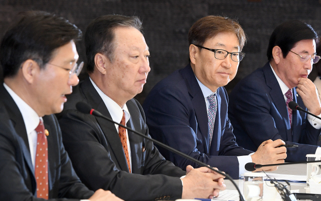 박용만 '우리 경제, 구조적 하향세…한국판 '제조 2025' 만들어달라