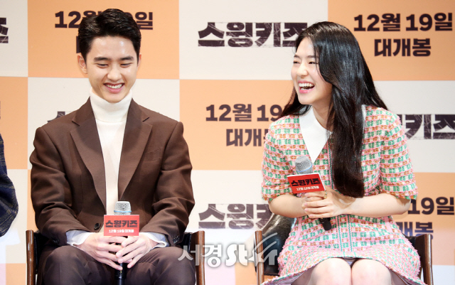 배우 도경수, 박혜수가 12일 오전 서울 코엑스아티움 ‘SMTOWN 씨어터’에서 열린 제작보고회에 참석하고 있다. /사진=양문숙 기자