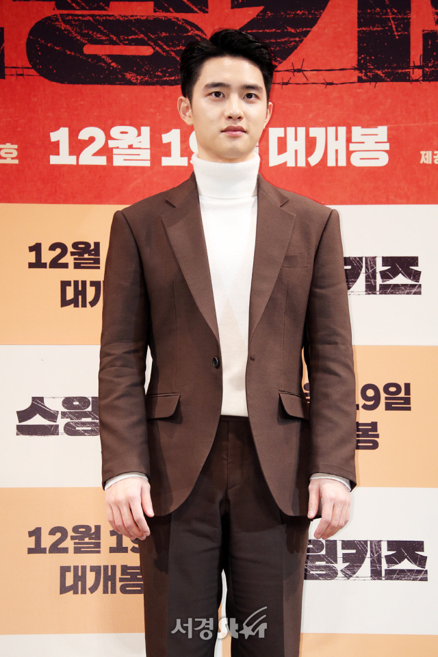 배우 도경수가 12일 오전 서울 코엑스아티움 ‘SMTOWN 씨어터’에서 열린  영화 ‘스윙키즈’(강형철 감독) 제작보고회에 참석해 포토타임을 갖고 있다. /사진=양문숙 기자