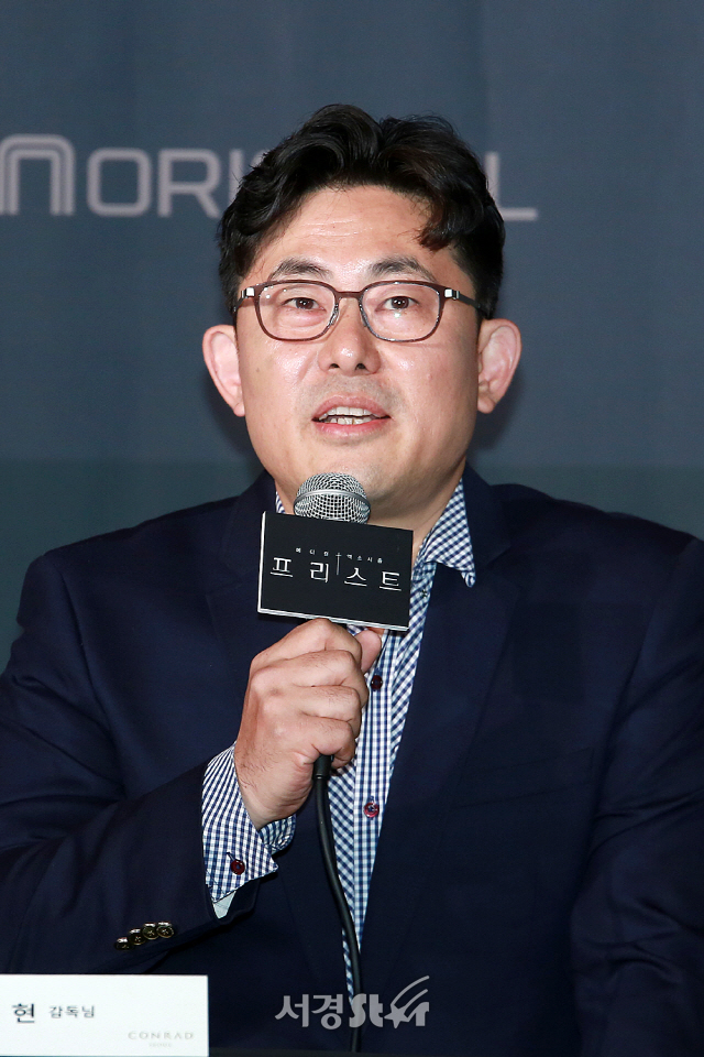 김종현 감독이 참석해 질의 응답 시간을 갖고 있다.