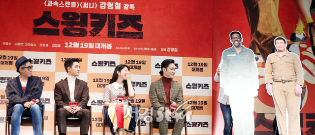 배우 도경수, 박혜수, 오정세, 강형철 감독이 12일 오전 서울 코엑스아티움 ‘SMTOWN 씨어터’에서 열린  영화 ‘스윙키즈’(강형철 감독) 제작보고회에 참석하고 있다. /사진=양문숙 기자