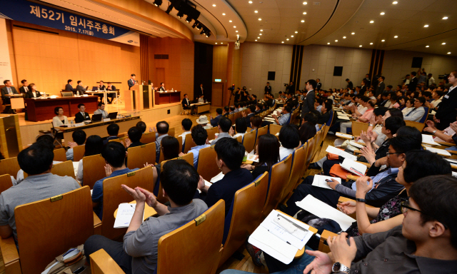 지난 2015년 서울 태평로 삼성생명빌딩에서 삼성물산과 제일모직 간 합병 안건을 처리하기 위해 열린 제일모직 임시 주주총회 모습.  당시 투기자본 엘리엇은 양사 간 합병에 반대했다. /서울경제DB