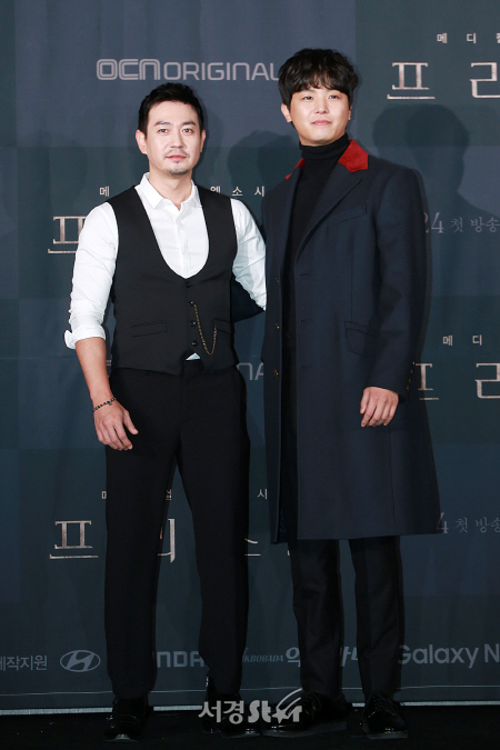 배우 박용우와 연우진이 참석해 포토타임을 갖고 있다./사진=지수진 기자