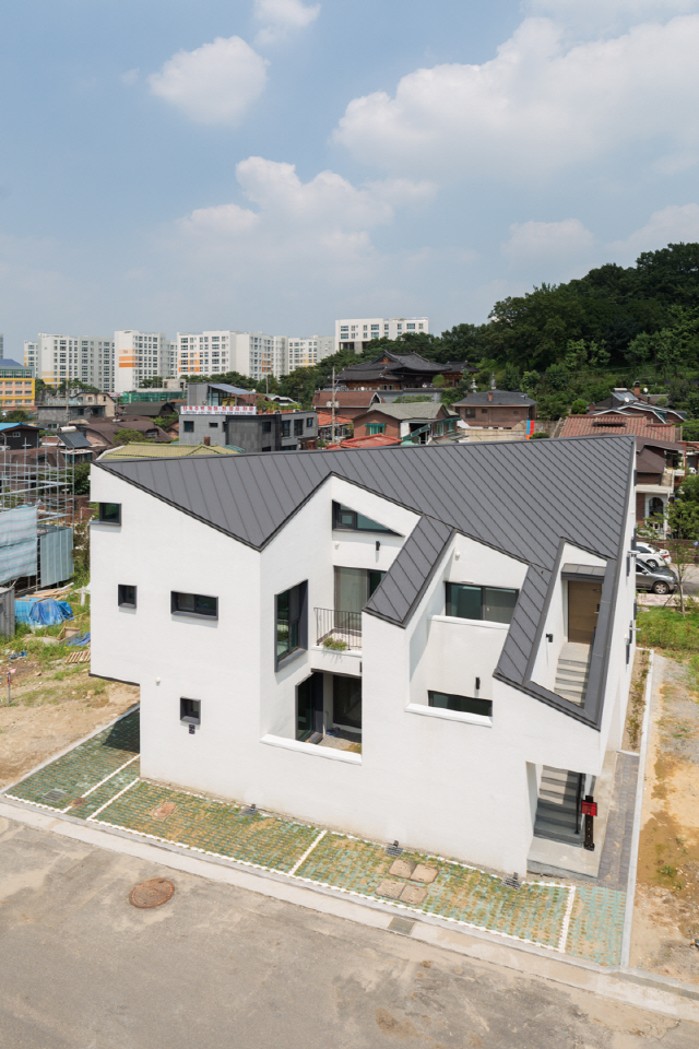 [2018 한국건축문화대상-우수상]사이마당집, 하나의 지붕…서로 다른 네개의 집