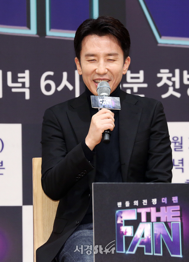 가수 유희열이 14일 오후 서울 목동 SBS 음악 예능 ‘더 팬(THE FAN)’ 제작발표회에 참석해 질의응답 시간을 갖고 있다. /사진=양문숙 기자