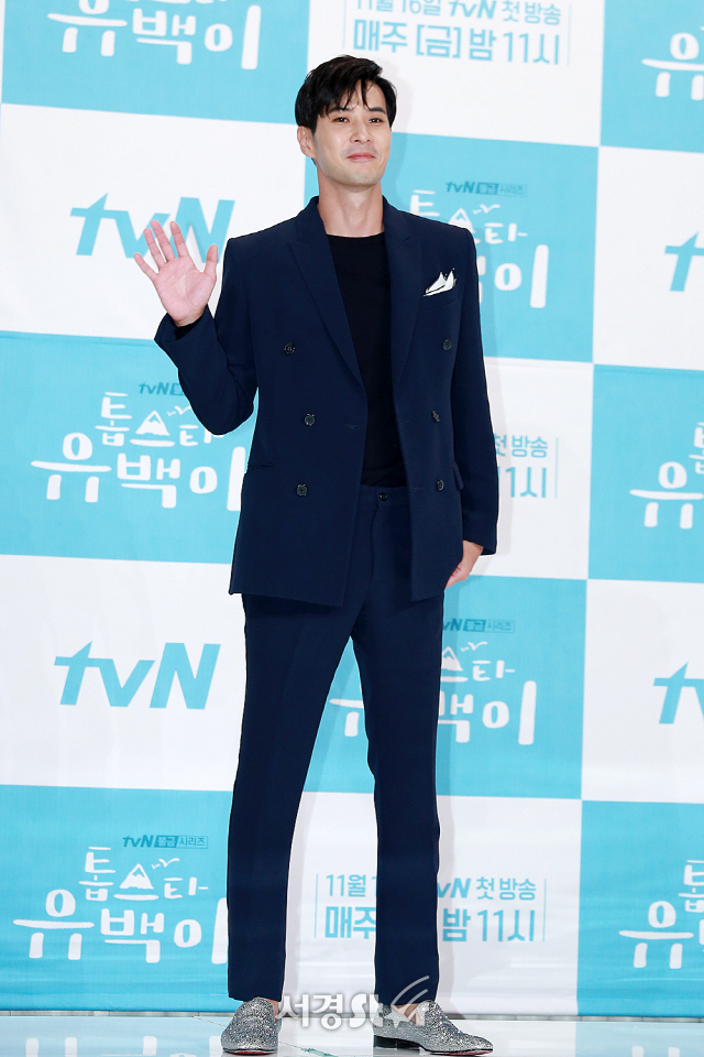배우 김지석이 tvN 새 불금시리즈 ‘톱스타 유백이’ 제작발표회에 포토타임을 갖고 있다./사진=지수진 기자