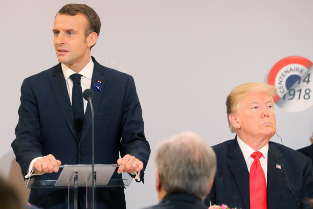 에마뉘엘 마크롱(왼쪽) 프랑스 대통령과 도널드 트럼프 미국 대통령/EPA연합뉴스