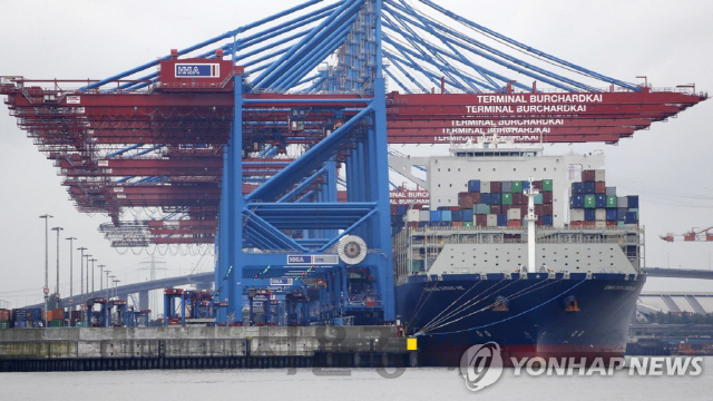 독일 함부르크 항구의 중국 화물선. /AP연합뉴스