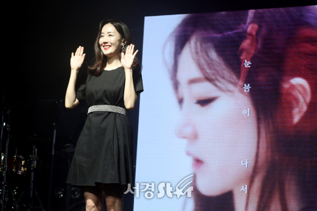 가수 별이 16일 서울 마포구 웨스트브릿지 라이브홀에서 열린 싱글 앨범 ‘눈물이 나서’ 발매 기자간담회에 참석하고 있다.