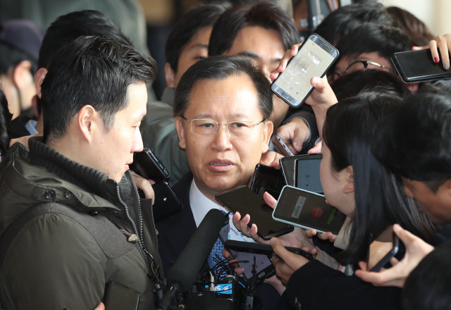 박병대 전 대법관 피의자로 검찰 출석…'사심 없이 일했다'