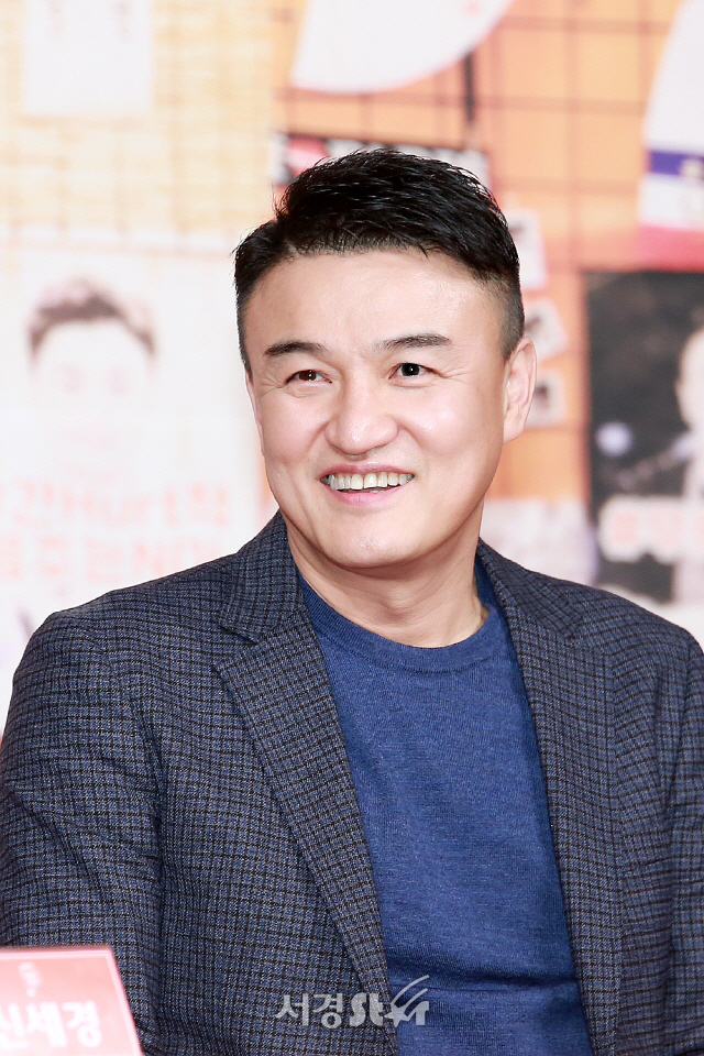배우 박중훈이 올리브 ‘국경없는 포차’ 제작발표회에 참석해 질의응답 시간을 갖고 있다.