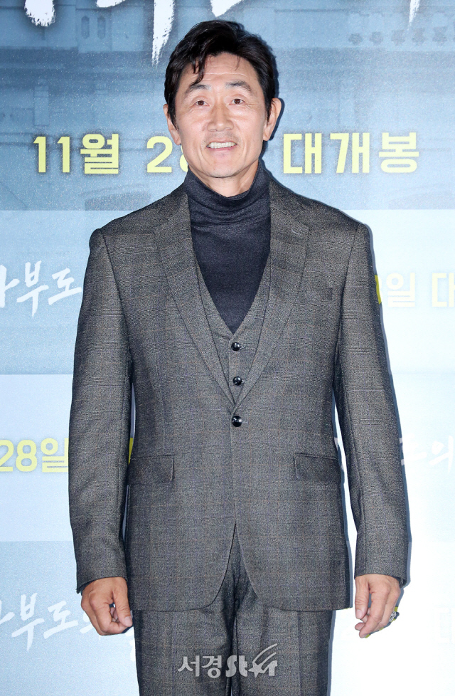 배우 허준호가 19일 오후 서울 용산구 CGV 용산아이파크몰에서 열린 영화 ‘국가부도의 날’ 언론시사회에 참석하고 있다. /사진=양문숙 기자