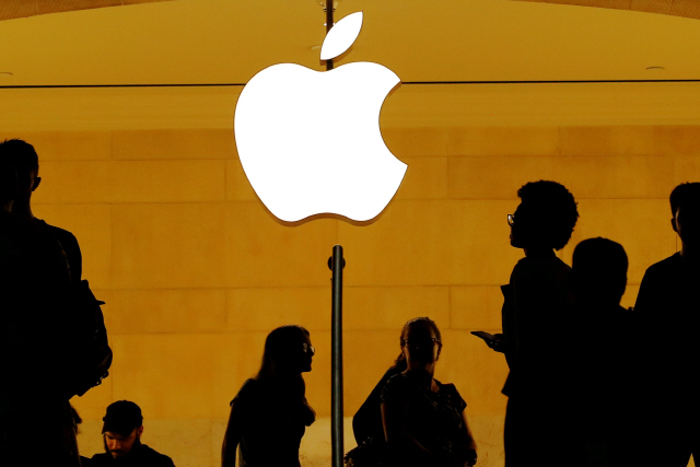 SCMP “애플, 아이폰 XR 부품공급 2개 中기업에 주문 축소 통보”