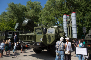 [백브리핑]'가성비' 앞선 러시아 방공미사일 S-400 국제 무기 시장서 인기