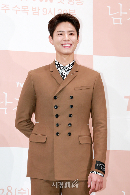 배우 박보검이 tvN 새 수목드라마 ‘남자친구’ 제작발표회에 참석해 포토타임을 갖고 있다. /사진=지수진 기자