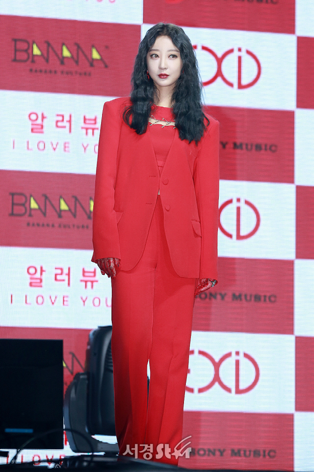 EXID(이엑스아이디) 멤버 혜린이 싱글앨범 ‘알러뷰’ 쇼케이스에 참석해 포토타임을 갖고 있다.