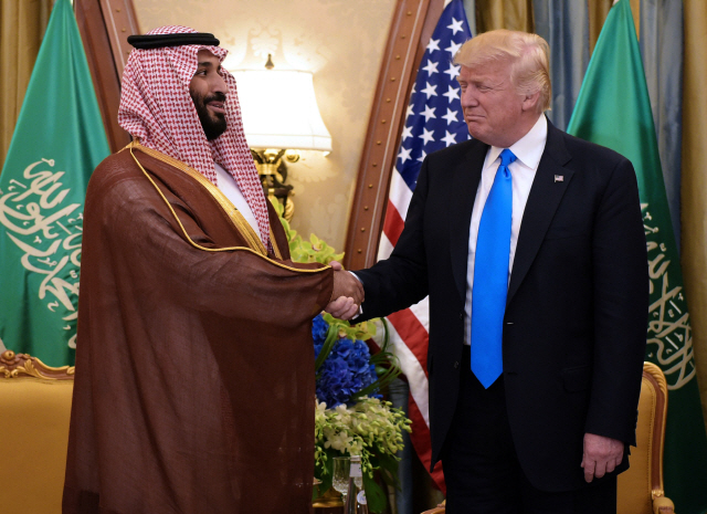 트럼프 “유가 하락은 큰 감세…사우디에 고맙지만 더 내려야”