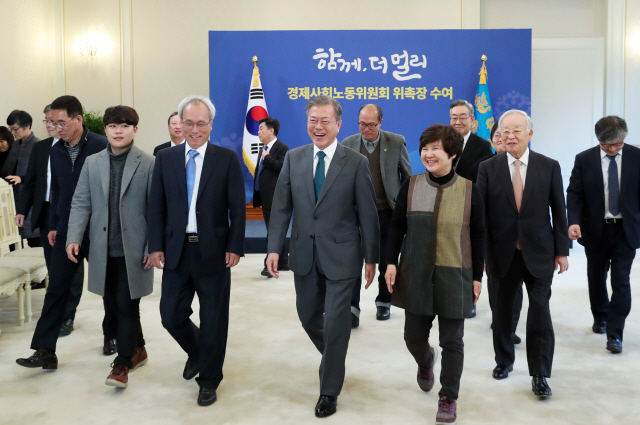 文, 반발하는 勞 달래기 나섰지만...경사노위 '기울어진 운동장' 우려