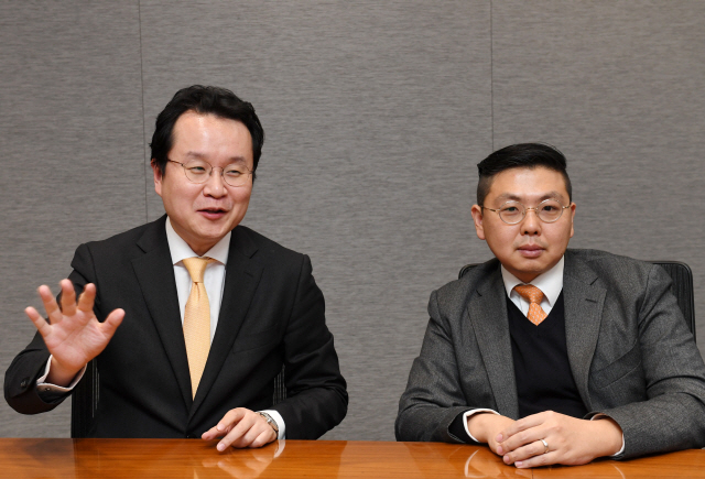 정준혁(왼쪽)·조중일 법무법인 세종 변호사./권욱기자