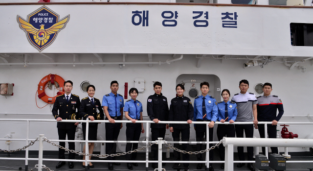 새로운 제복을 입은 해양경찰청 직원들의 모습/사진제공=해양경찰청