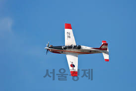 공군 제3훈련비행단이 운용하는 국산 기본훈련기 KT-1 웅비. 30만 시간 무사고 비행 동안 이 부대의 KT-1을 타고 기본비행교육과정을 수료한 조종사는 2,500여명에 이른다.