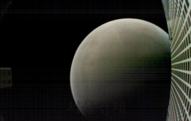 화성 궤도를 도는 초소형 쌍둥이 위성 마르코-B가 화성 6,000km 상공에서 화성을 찍은 모습. /사진출처=NASA