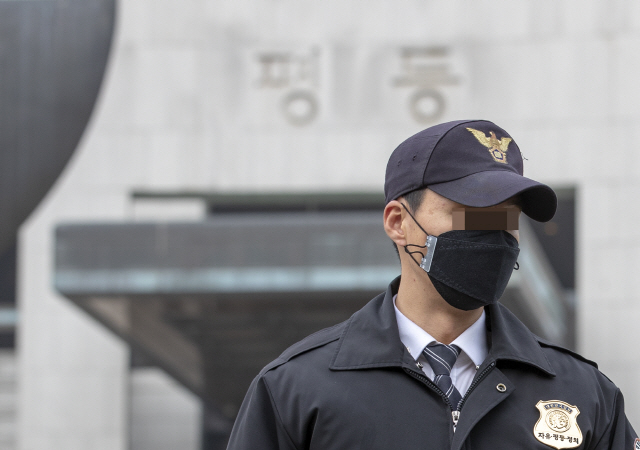 '돼지농장 친환경인증 취소 억울해서' 화염병 투척 70대 압수수색