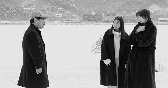 홍상수 감독 23번 째 장편영화  ‘강변호텔’  히혼국제영화제서 최우수작품상