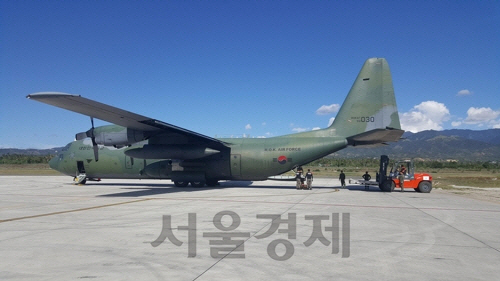 인도네시아 지진 피해 구호를 위해 현지에 2차 파견된 공군 C-130H 수송기가 임무를 마치고 30일 돌아온다.