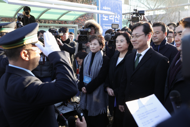 北으로 향하는 철도공동조사 南열차 “공동번영 신호탄될 것”