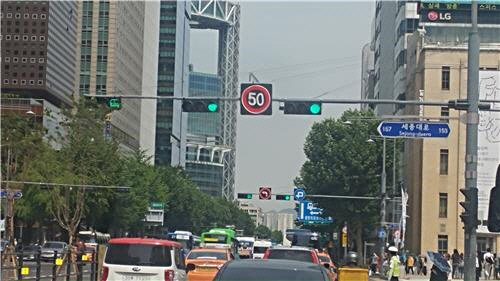 서울시는 내년부터 사대문 안 차량 제한속도를 시속 50km 이하로 제한한다고 밝혔다. /사진제공=서울시