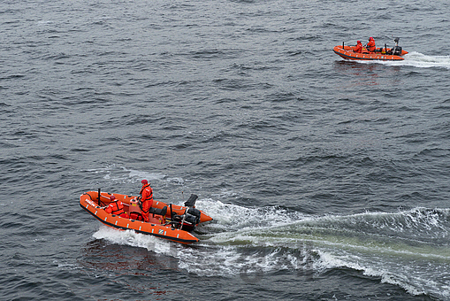 3일 인천해경은 굴업도 인근 해상에서 표류 중이던 낚시어선 승객들을 구조했다고 밝혔다./ 이미지투데이 제공