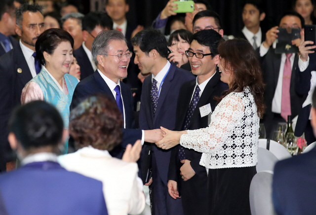 文대통령 '한반도 평화 에버레스트 오르듯 한발 두발 가겠다'