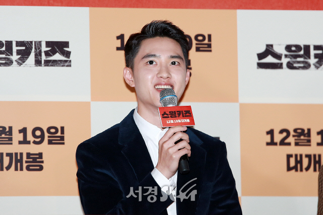 배우 도경수가 영화 ‘스윙키즈’ 언론시사회에 참석해 질의응답 시간을 갖고 있다.