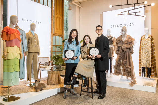 제 14회 SFDF 수상자인 표지영, 박지선, 신규용(사진 왼쪽부터) 디자이너./사진제공=삼성물산 패션부문