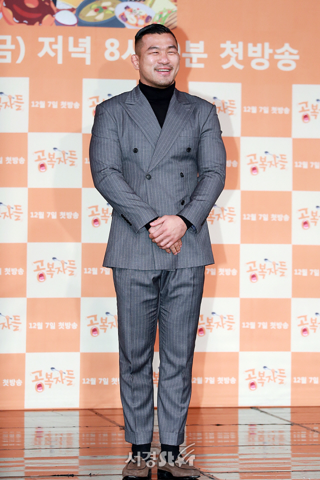 이종격투기선수 배명호가 MBC 예능 ‘공복자들’ 제작발표회에 참석해 포즈를 취하고 있다.